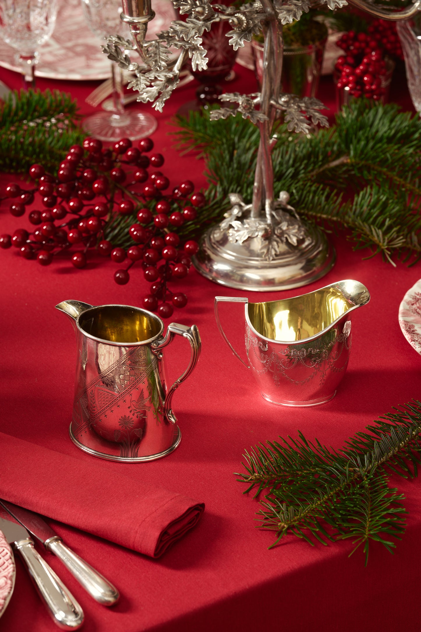 Chasse à rouge milk jug